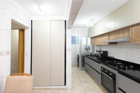 Casa de condomínio para alugar com 129m², 3 quartos e 1 vaga Casa de condomínio para alugar com 129m², 3 quartos e 1 vagaCozinha - Armários