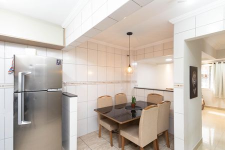 Casa de condomínio para alugar com 129m², 3 quartos e 1 vaga Casa de condomínio para alugar com 129m², 3 quartos e 1 vagaCozinha - Armários