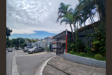 Casa de condomínio para alugar com 129m², 3 quartos e 1 vaga Casa de condomínio para alugar com 129m², 3 quartos e 1 vagaFachada
