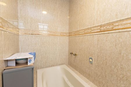 Casa de condomínio para alugar com 129m², 3 quartos e 1 vaga Casa de condomínio para alugar com 129m², 3 quartos e 1 vagaBanheiro da Suíte
