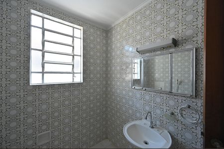 Casa para alugar com 130m², 4 quartos e 2 vagasBanheiro Social