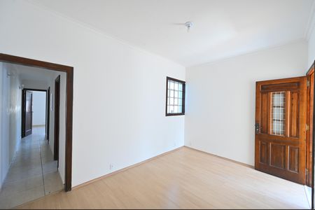 Casa para alugar com 130m², 4 quartos e 2 vagasSala