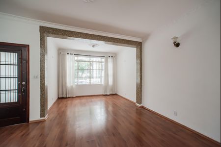Casa para alugar com 150m², 3 quartos e 2 vagas Casa para alugar com 150m², 3 quartos e 2 vagasSala