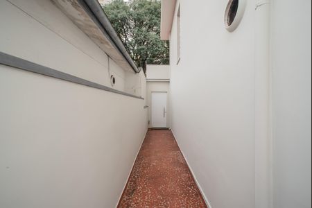 Casa para alugar com 150m², 3 quartos e 2 vagas Casa para alugar com 150m², 3 quartos e 2 vagasQuintal - Acesso lateral