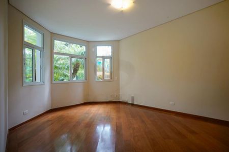 Casa à venda com 575m², 4 quartos e 10 vagas