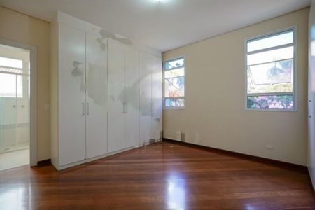 Casa à venda com 575m², 4 quartos e 10 vagas