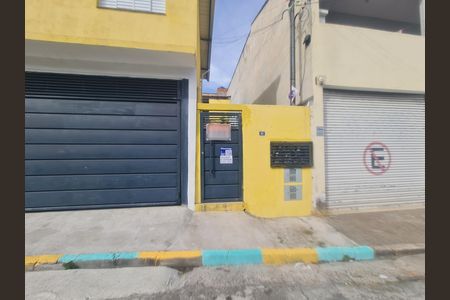 Casa para alugar com 60m², 2 quartos e 1 vaga Casa para alugar com 60m², 2 quartos e 1 vagaFachada do imóvel com placa QuintoAndar