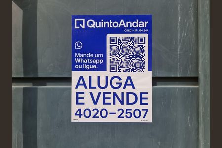 Casa para alugar com 60m², 2 quartos e 1 vaga Casa para alugar com 60m², 2 quartos e 1 vagaFachada do imóvel com placa QuintoAndar