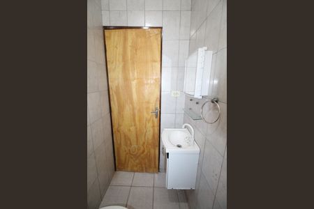 Banheiro de casa para alugar com 2 quartos, 60m² em Jardim Ismenia, São José dos Campos
