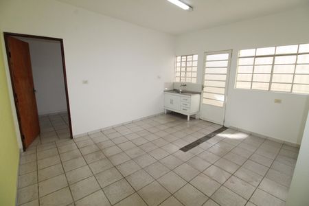 Sala / Cozinha de casa para alugar com 2 quartos, 60m² em Jardim Ismenia, São José dos Campos