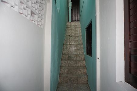 Casa para alugar com 100m², 2 quartos e 1 vagaEscada