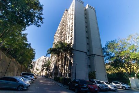 Apartamento para alugar com 55m², 2 quartos e 1 vaga Apartamento para alugar com 55m², 2 quartos e 1 vagaFachada