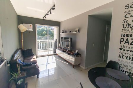 Sala de apartamento para alugar com 2 quartos, 55m² em Maria Paula, São Gonçalo
