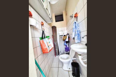 Apartamento à venda com 118m², 3 quartos e sem vaga Apartamento à venda com 118m², 3 quartos e sem vagaBanheiro da Área de Serviço