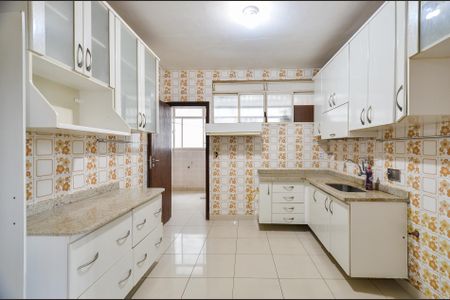 Apartamento para alugar com 200m², 4 quartos e 2 vagas Apartamento para alugar com 200m², 4 quartos e 2 vagasCozinha