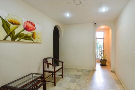 Apartamento para alugar com 200m², 4 quartos e 2 vagas Apartamento para alugar com 200m², 4 quartos e 2 vagasHall de entrada