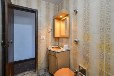 Apartamento para alugar com 200m², 4 quartos e 2 vagas Apartamento para alugar com 200m², 4 quartos e 2 vagasBanheiro Social