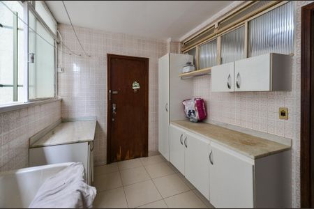 Apartamento para alugar com 200m², 4 quartos e 2 vagas Apartamento para alugar com 200m², 4 quartos e 2 vagasÁrea de Serviço