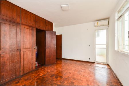 Apartamento para alugar com 200m², 4 quartos e 2 vagas Apartamento para alugar com 200m², 4 quartos e 2 vagasSuíte