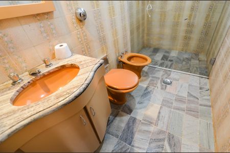 Apartamento para alugar com 200m², 4 quartos e 2 vagas Apartamento para alugar com 200m², 4 quartos e 2 vagasBanheiro Social