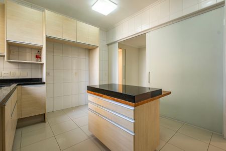 Apartamento à venda com 318m², 4 quartos e 5 vagas Apartamento à venda com 318m², 4 quartos e 5 vagasCozinha