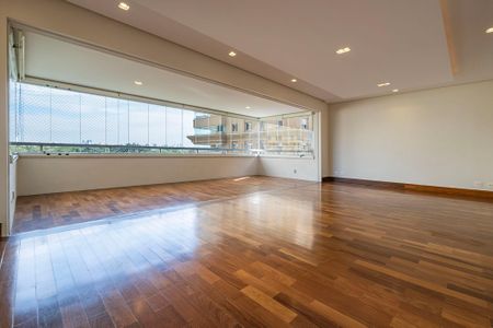 Apartamento à venda com 318m², 4 quartos e 5 vagas Apartamento à venda com 318m², 4 quartos e 5 vagasSala