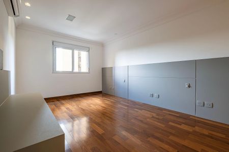 Apartamento à venda com 318m², 4 quartos e 5 vagas Apartamento à venda com 318m², 4 quartos e 5 vagasSuíte 1