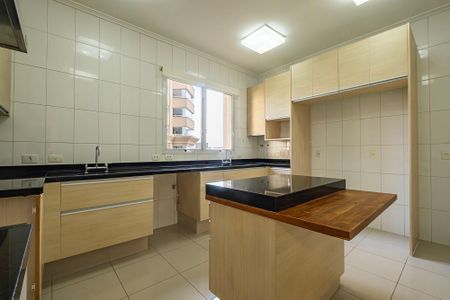 Apartamento à venda com 318m², 4 quartos e 5 vagas Apartamento à venda com 318m², 4 quartos e 5 vagasCozinha