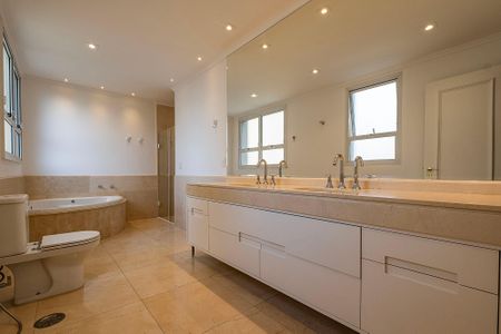 Apartamento à venda com 318m², 4 quartos e 5 vagas Apartamento à venda com 318m², 4 quartos e 5 vagasSuíte 1