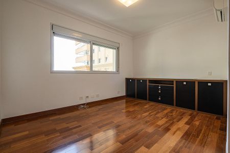 Apartamento à venda com 318m², 4 quartos e 5 vagas Apartamento à venda com 318m², 4 quartos e 5 vagasQuarto 4