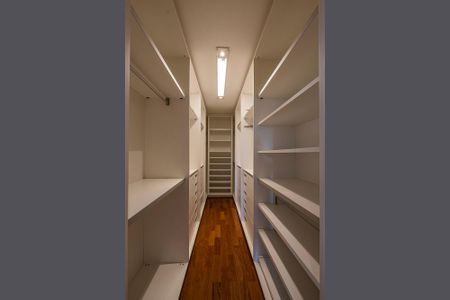 Apartamento à venda com 318m², 4 quartos e 5 vagas Apartamento à venda com 318m², 4 quartos e 5 vagasSuíte 1