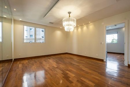 Apartamento à venda com 318m², 4 quartos e 5 vagas Apartamento à venda com 318m², 4 quartos e 5 vagasSala de Jantar