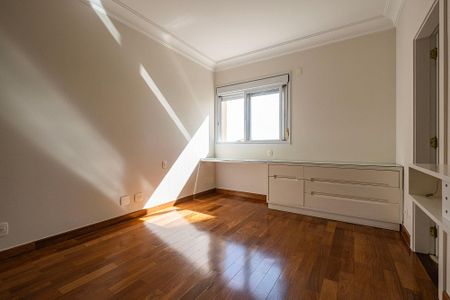 Apartamento à venda com 318m², 4 quartos e 5 vagas Apartamento à venda com 318m², 4 quartos e 5 vagasSuíte 2