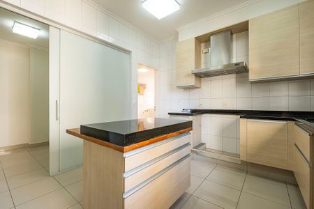Apartamento à venda com 318m², 4 quartos e 5 vagas Apartamento à venda com 318m², 4 quartos e 5 vagasCozinha
