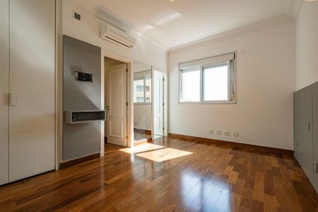 Apartamento à venda com 318m², 4 quartos e 5 vagas Apartamento à venda com 318m², 4 quartos e 5 vagasSuíte 3