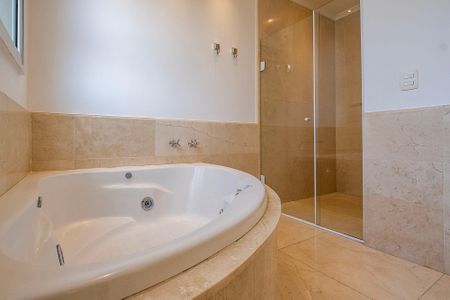 Apartamento à venda com 318m², 4 quartos e 5 vagas Apartamento à venda com 318m², 4 quartos e 5 vagasSuíte 1