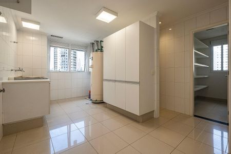 Apartamento à venda com 318m², 4 quartos e 5 vagas Apartamento à venda com 318m², 4 quartos e 5 vagasÁrea de Serviço