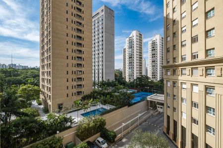 Apartamento à venda com 318m², 4 quartos e 5 vagas Apartamento à venda com 318m², 4 quartos e 5 vagasÁrea de Serviço
