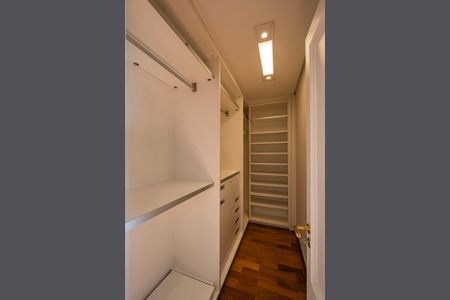 Apartamento à venda com 318m², 4 quartos e 5 vagas Apartamento à venda com 318m², 4 quartos e 5 vagasSuíte 3