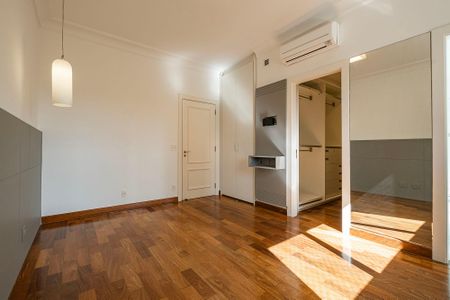 Apartamento à venda com 318m², 4 quartos e 5 vagas Apartamento à venda com 318m², 4 quartos e 5 vagasSuíte 3