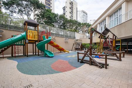 Apartamento à venda com 318m², 4 quartos e 5 vagas Apartamento à venda com 318m², 4 quartos e 5 vagasPlayground