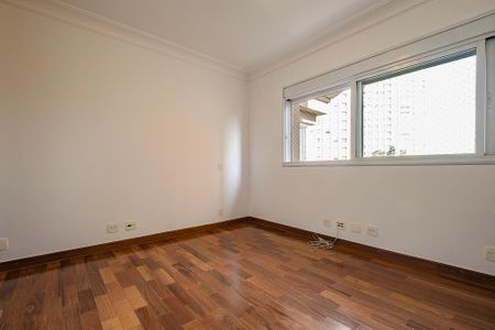 Apartamento à venda com 318m², 4 quartos e 5 vagas Apartamento à venda com 318m², 4 quartos e 5 vagasQuarto 4