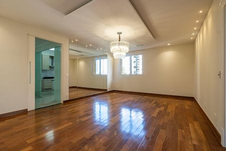 Apartamento à venda com 318m², 4 quartos e 5 vagas Apartamento à venda com 318m², 4 quartos e 5 vagasSala de Jantar