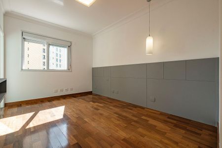 Apartamento à venda com 318m², 4 quartos e 5 vagas Apartamento à venda com 318m², 4 quartos e 5 vagasSuíte 3