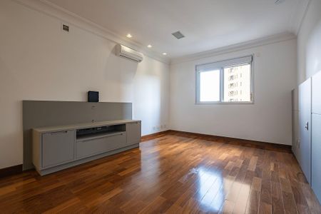 Apartamento à venda com 318m², 4 quartos e 5 vagas Apartamento à venda com 318m², 4 quartos e 5 vagasSuíte 1