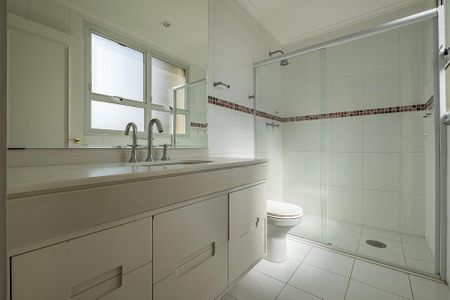 Apartamento à venda com 318m², 4 quartos e 5 vagas Apartamento à venda com 318m², 4 quartos e 5 vagasSuíte 3