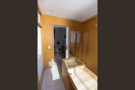 Apartamento para alugar com 100m², 2 quartos e 2 vagas Apartamento para alugar com 100m², 2 quartos e 2 vagasCloset