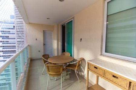 Apartamento para alugar com 100m², 2 quartos e 2 vagas Apartamento para alugar com 100m², 2 quartos e 2 vagasVaranda