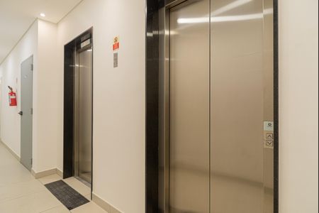 Studio para alugar com 34m², 1 quarto e 1 vaga Studio para alugar com 34m², 1 quarto e 1 vagaÁrea comum - Elevadores