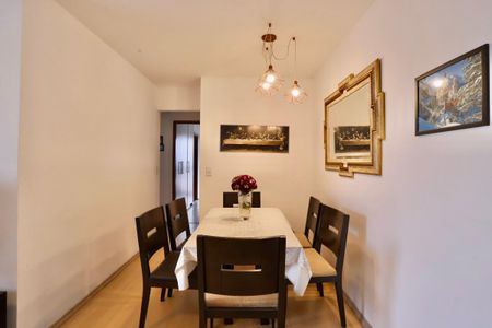Apartamento à venda com 75m², 3 quartos e 2 vagas Apartamento à venda com 75m², 3 quartos e 2 vagasSala de Jantar